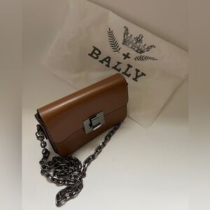 Brown Bally handbag with dimensions 10.5 x 7.5 x 4 inches.Comes with a dust bag.